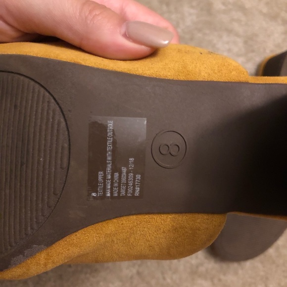 Universal Thread Mustard Block Heel - Picture 2 of 3